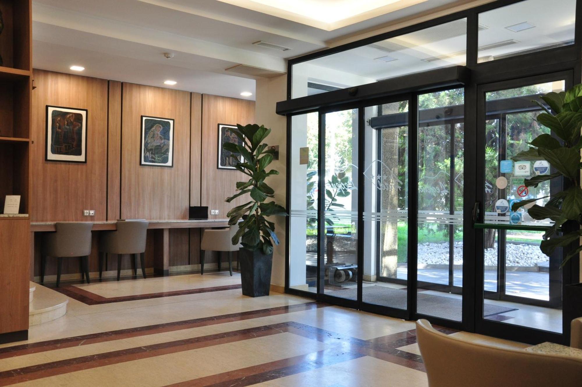 Legends Hotel 4*