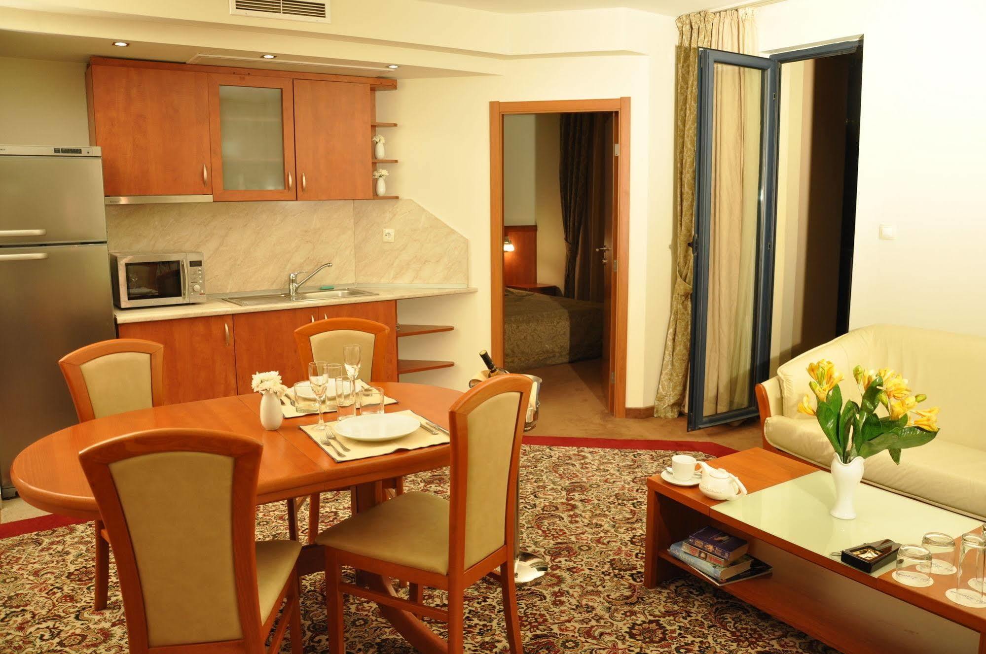Legends Hotel 4*