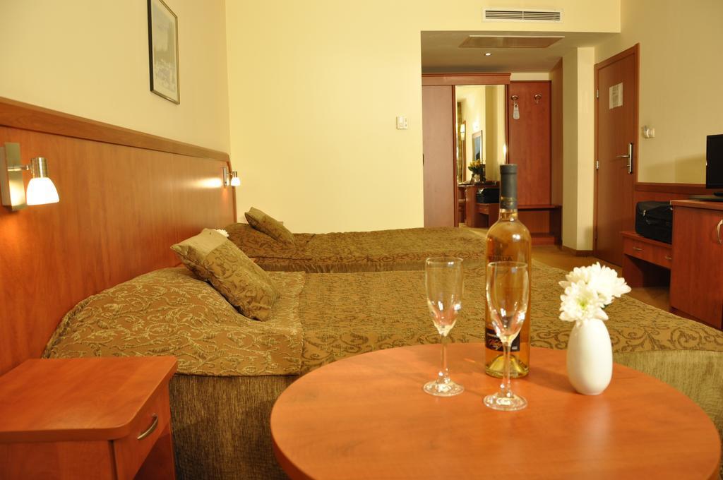 Legends Hotel 4*